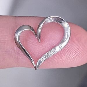 10K solid white gold diamond tilted heart pendant